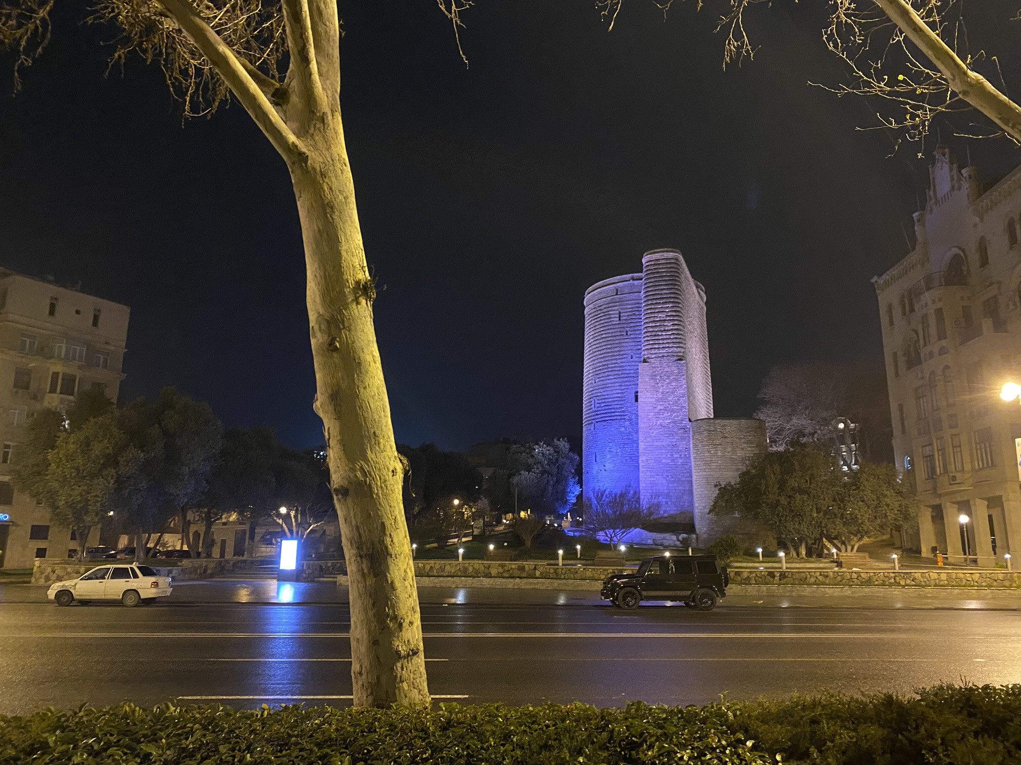 Одна из главных достопримечательностей Баку - Девичья башня – фотографии Азербайджана