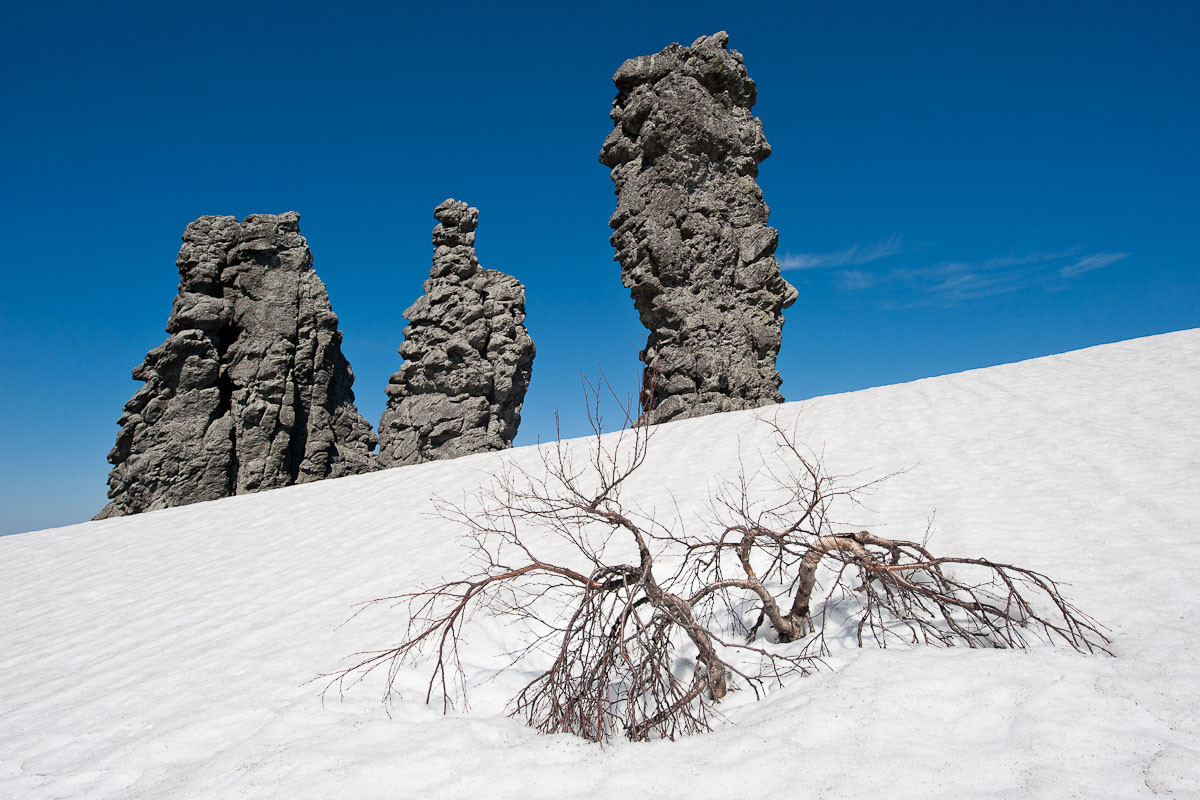 Скальное образование Маньпупунёр – фотографии России