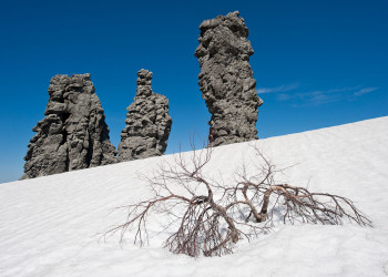 Скальное образование Маньпупунёр – фотографии России