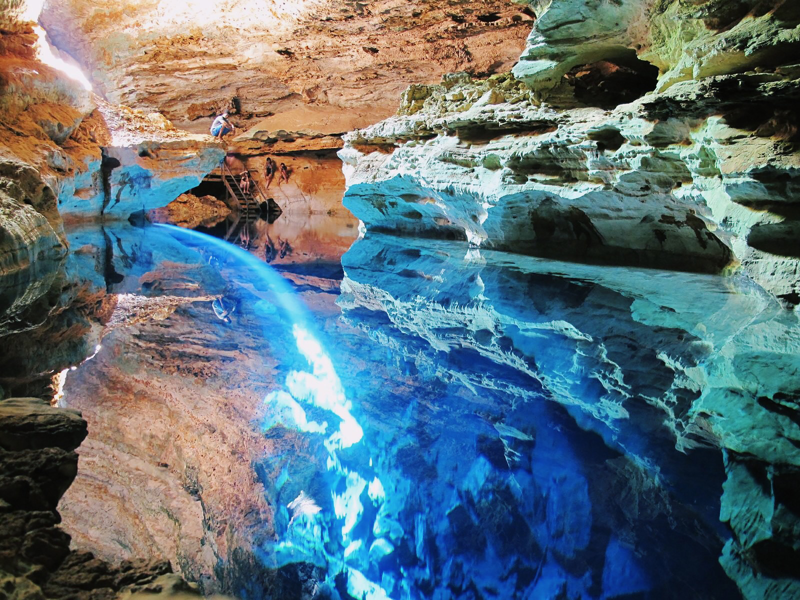 Пещера Зачарованного колодца является домом для более чем десяти видов летучих мышей – фотографии Бразилии