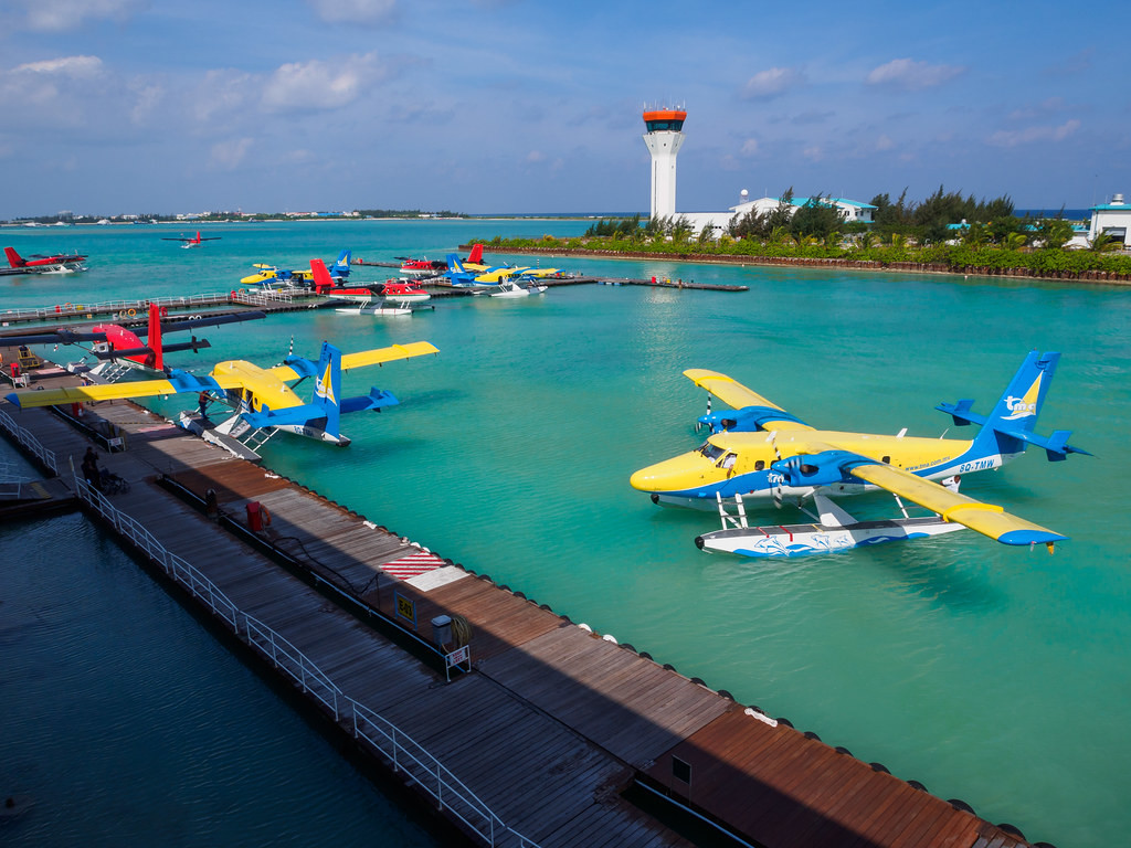 Причал с гидросамолетами в аэропорту Мале – фотографии Мальдивских островов