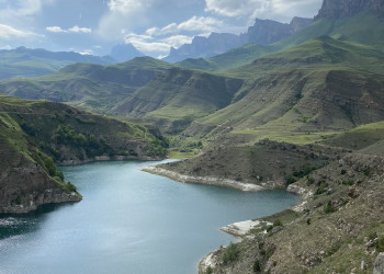 Горное искусственные озеро Гижгит – фотографии России