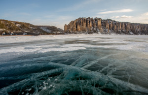Мощь ленских колонн и огромные просторы Сибири в национальном парке «Ленские столбы» в Якутии – фотографии России