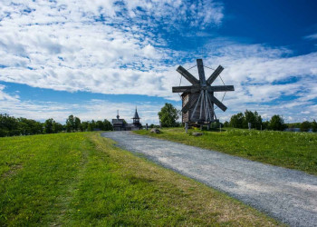 Музей Кижи (Kizhi Pogost) проводит мастер-классы по древнейшим ремёслам Руси – фотографии России