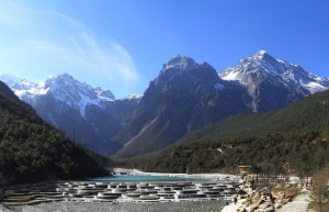 Жемчужиной национального парка Юйлунсюэшань по праву считается Долина Голубой Луны – фотографии Китая