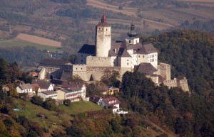 Замок Форхтенштайн (Forchtenstein Castle) у города Маттерсбург – фотографии Австрии