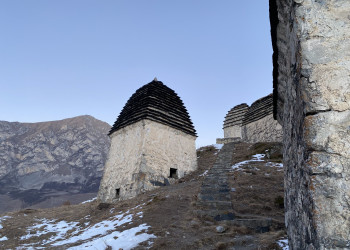 Некрополь у селения Даргавс в Северной Осетии, январь – фотографии России