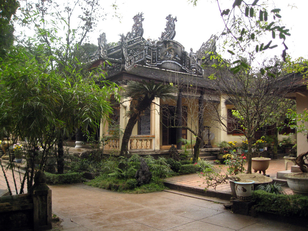 Пагода Тыхиеу в пригороде города Хюэ – фотографии Вьетнама