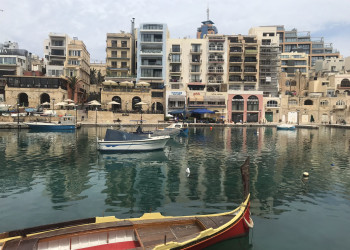 Вид с набережной Сент-Джулианс, остров Мальта – фотографии Мальты
