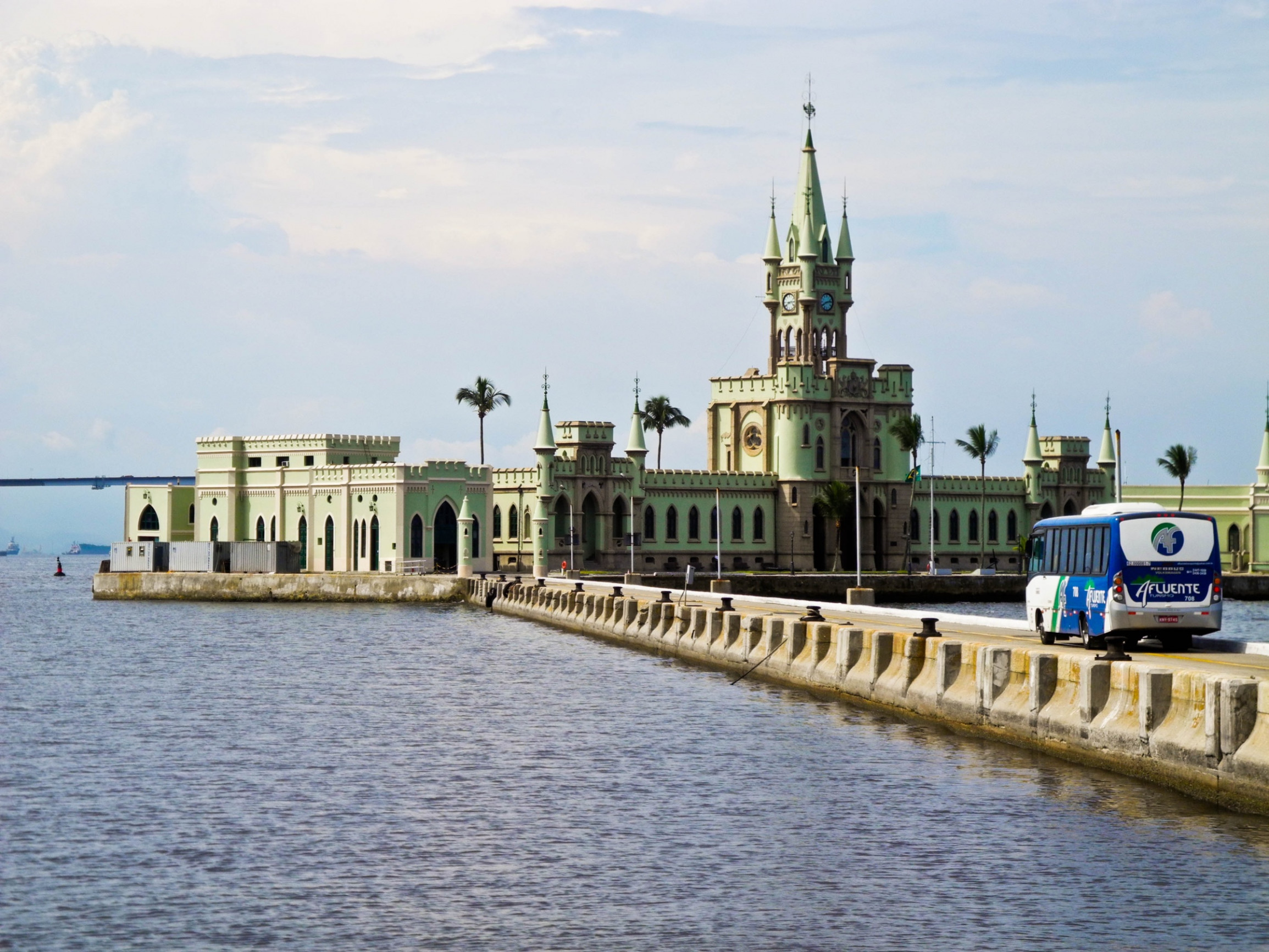 Илха-Фискал (Ilha Fiscal) в Рио – фотографии Бразилии