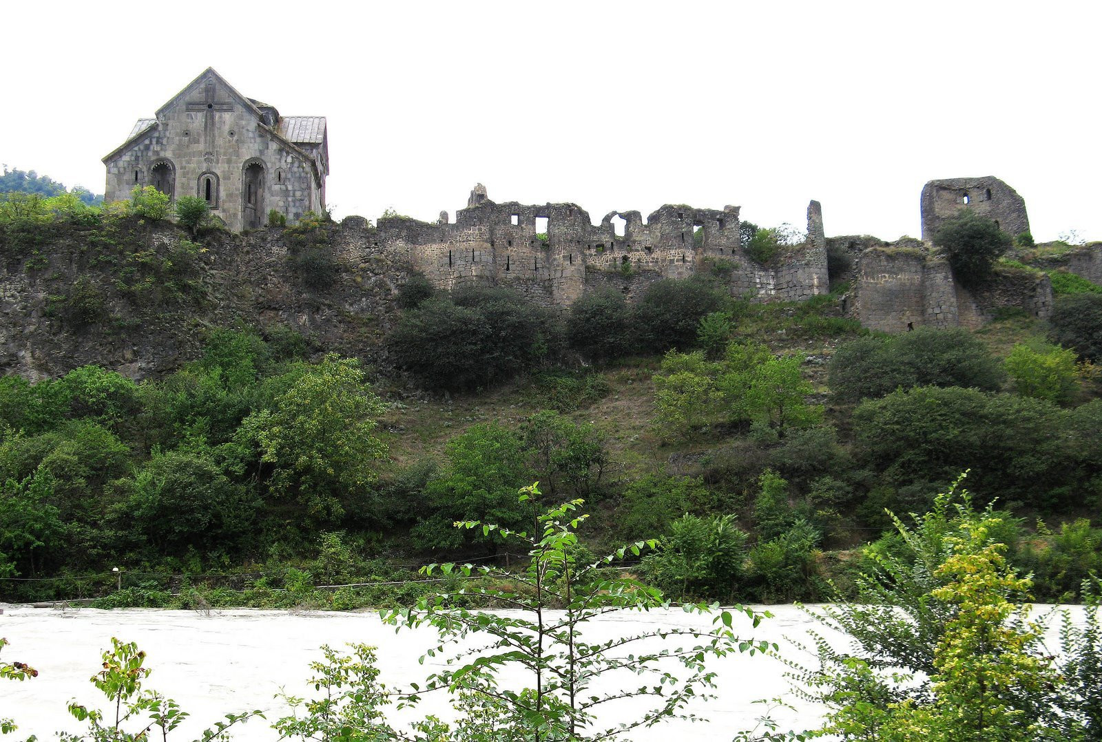 Монастырь Ахтала (Akhtala Monastery) – фотографии Армении