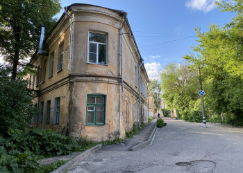 Жилые дома старого центра Калуги – фотографии России