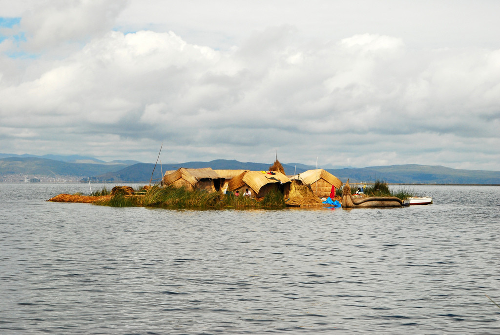 Плавучий остров Урос на озере Титикака в Перу – фотографии Перу