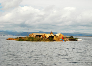 Плавучий остров Урос на озере Титикака в Перу – фотографии Перу