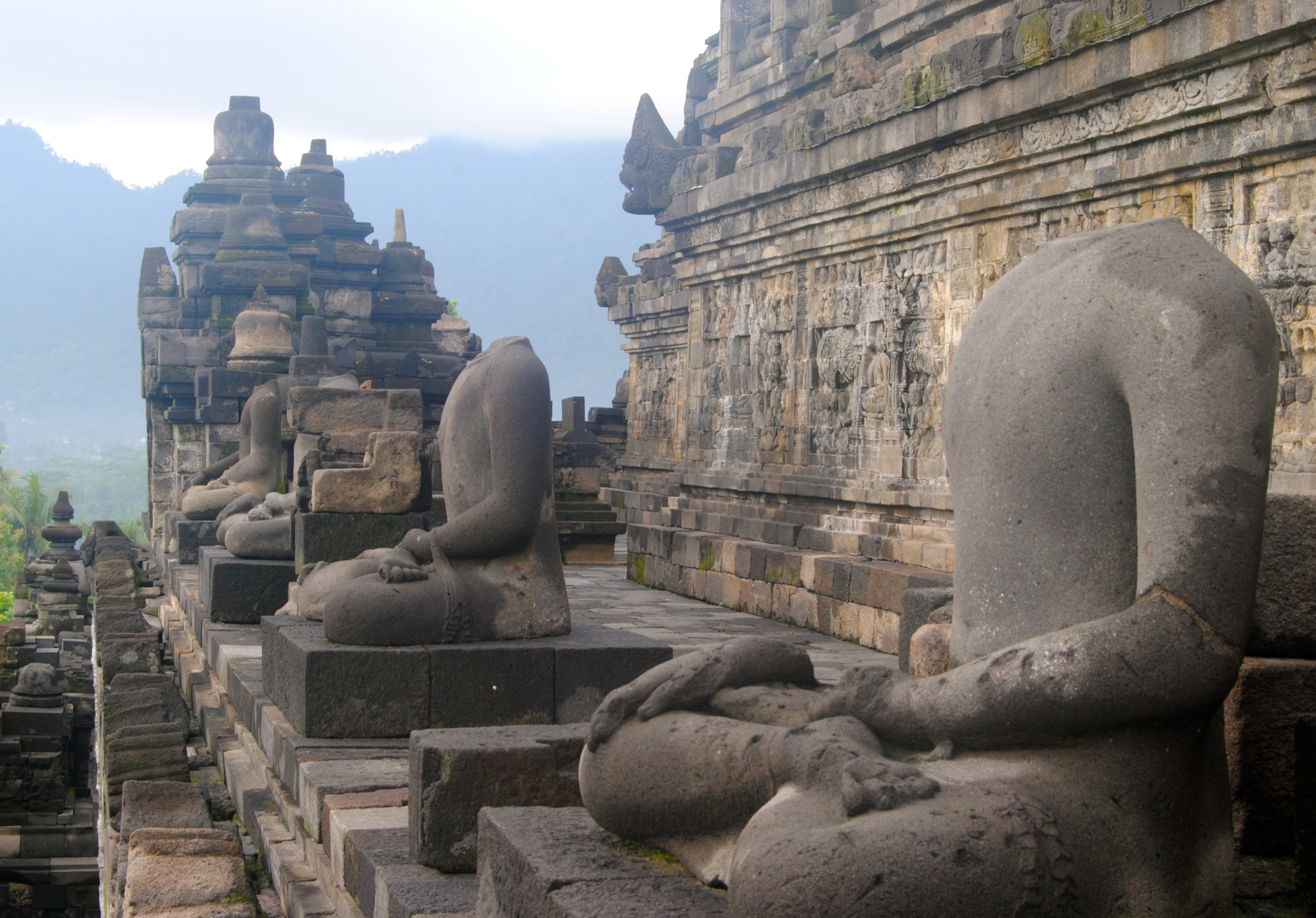 Боробудур - буддистский храм, возведённый в 8-9 веке до нашей эры – фотографии Индонезии