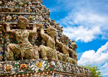 Храм утренней зари, украшенный битым китайским фарфором – фотографии Таиланда