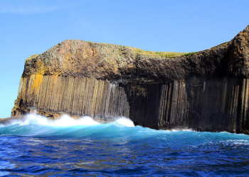 Фингалова пещера (Fingal’s Cave) на шотландском островке Стаффа – фотографии Великобритании