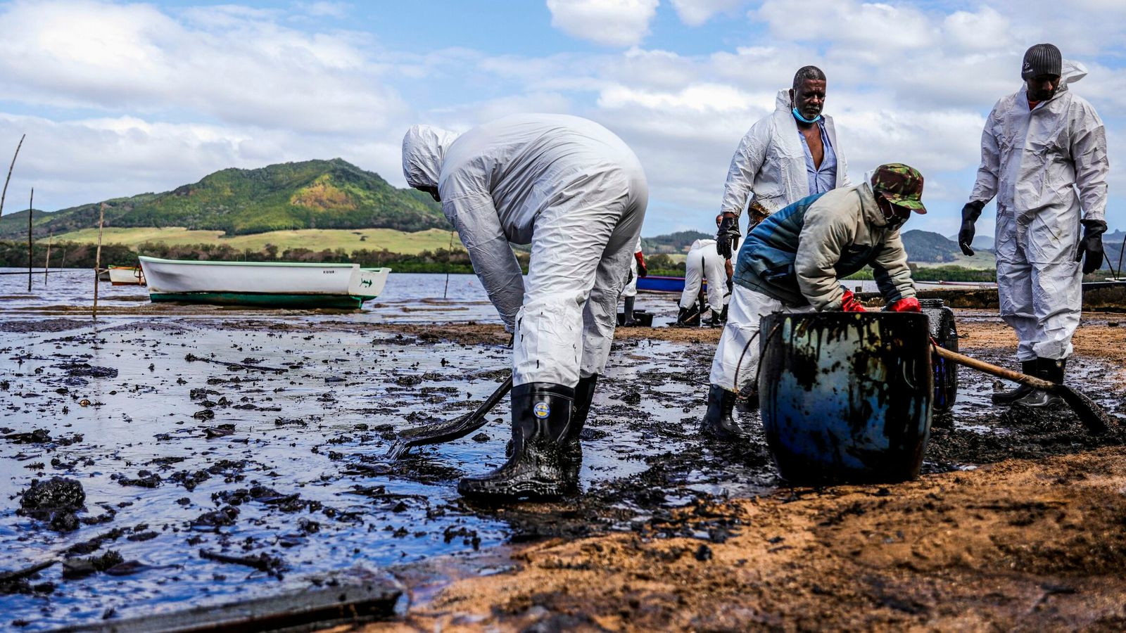 Авария нефтяного танкера у берегов Маврикия – фотографии Маврикия