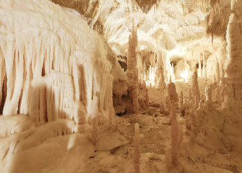 Подземный мир пещер Фрасасси, регион Марке, Италия – фотографии Италии