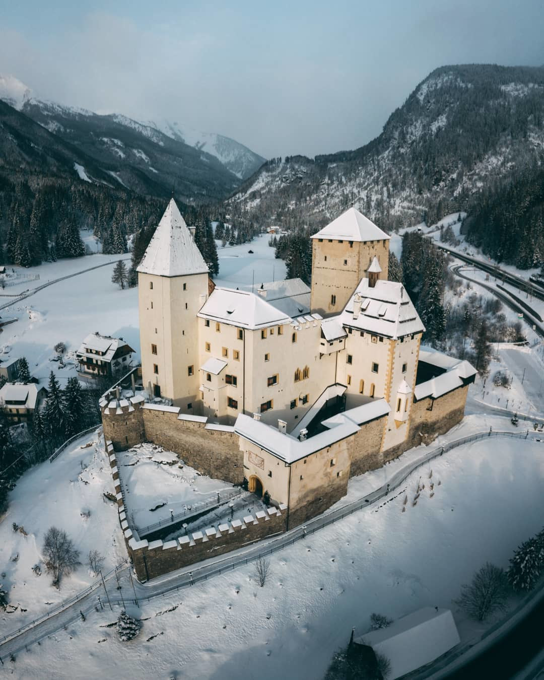 Замок Маутерндорф зимой. Австрия – фотографии Австрии