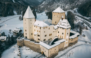 Замок Маутерндорф зимой. Австрия – фотографии Австрии