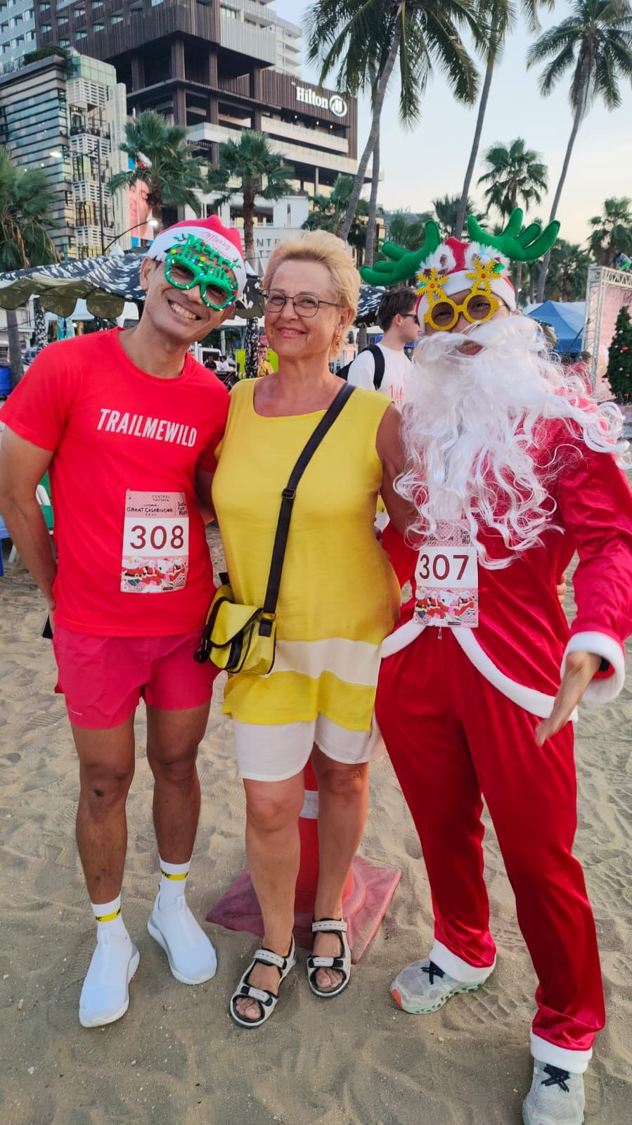 2 деда мороза и снегурочка – фотографии