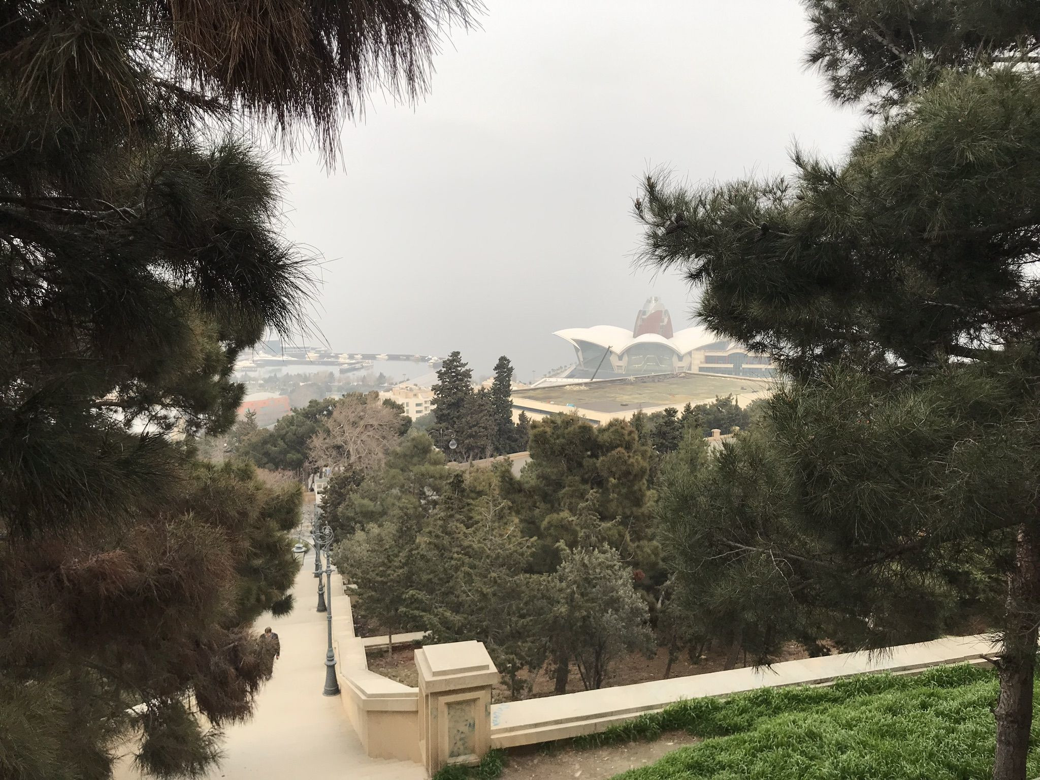 Вид на Приморский бульвар в Баку – фотографии Азербайджана