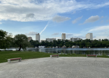 Вид с парка "Остров Мечту" на стоянка флота "Бухта Кожуховская", Москва – фотографии России