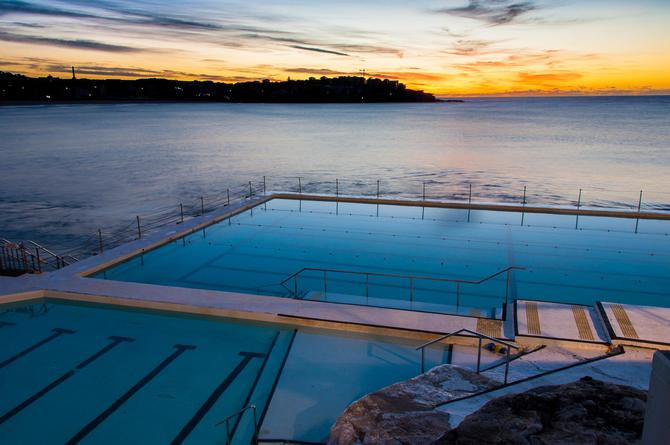 Взрослые могут расслабиться за чашечкой чая в собственном кафе бассейного комплекса Bondi Icebergs – фотографии Австралии