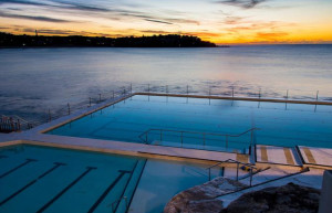 Взрослые могут расслабиться за чашечкой чая в собственном кафе бассейного комплекса Bondi Icebergs – фотографии Австралии