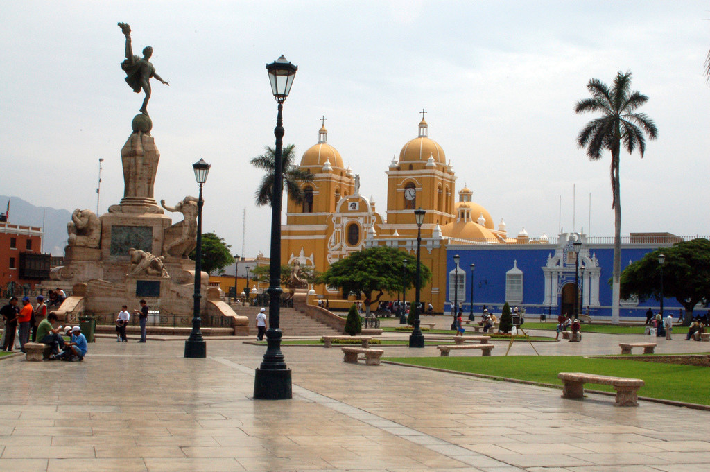 Пласа-де-Армас в Трухильо – фотографии Перу