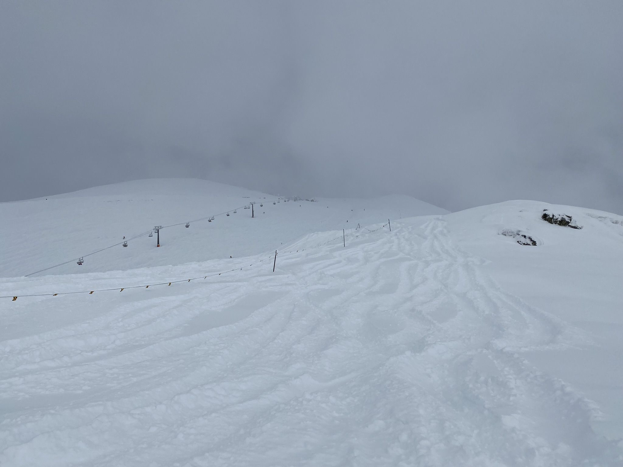 Вид с пухляка на канатную дорогу Крокус, Южный склон – фотографии России