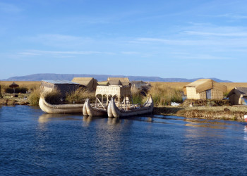 Лодки уросов на озере Титикака в Перу – фотографии Перу