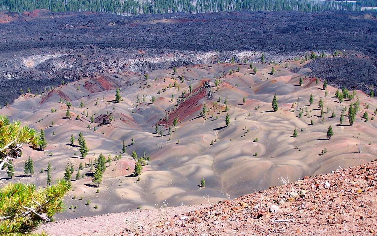 Дюны невероятной окраски в Лассен-Волканик (Lassen Volcanic) в США – фотографии США