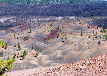 Дюны невероятной окраски в Лассен-Волканик (Lassen Volcanic) в США – фотографии США