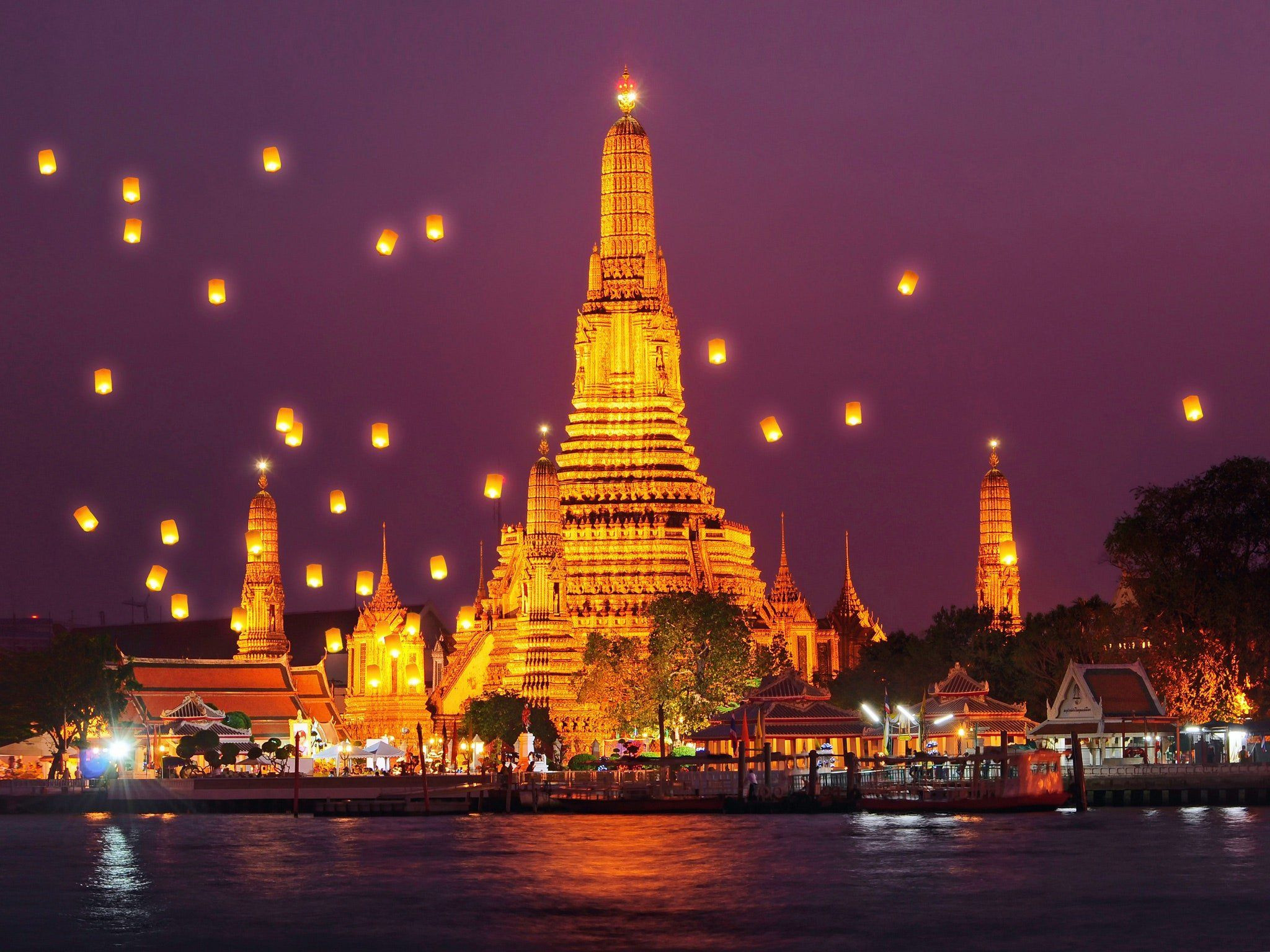 Храм в период фестиваля Йи Пенг (фестиваля водных огней) – фотографии Таиланда