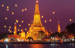 Храм в период фестиваля Йи Пенг (фестиваля водных огней) – фотографии Таиланда