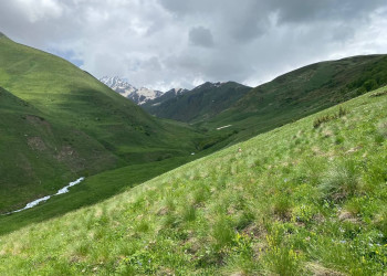 Горные пейзажи в ущелье Цмиаком – фотографии России