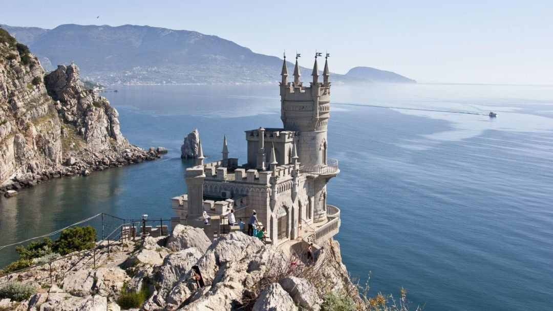Замок Ласточкино гнездо (Swallow's Nest) ) в Крыму – фотографии России
