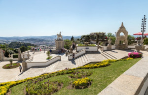 Уникальная лестница Via Sacra была построена в 1811 году и насчитывала 557 ступеней – фотографии Португалии