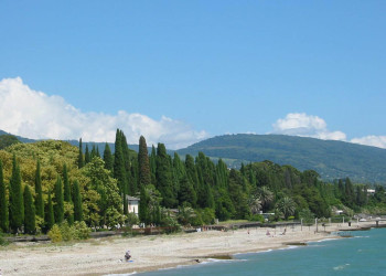 Пляж моря. Пицунда – фотографии Абхазии