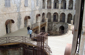 Крепость форт Бойяр (Fort Boyard), Атлантический океан, Франция – фотографии Франции