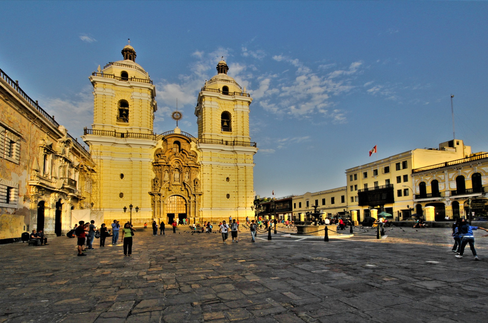 Монастырь и церковь Сан-Франциско в Лиме – фотографии Перу