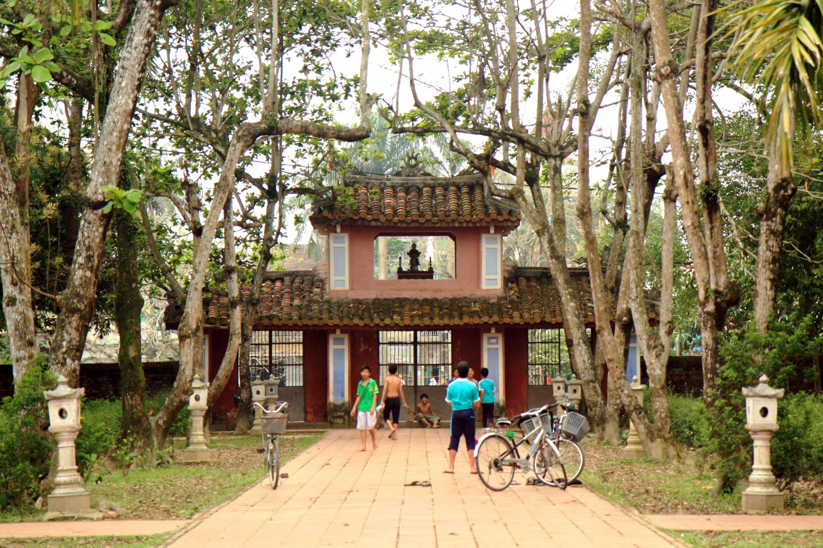 Пагода Зиеуде (Chùa Diệu Đế) в Хюэ – фотографии Вьетнама