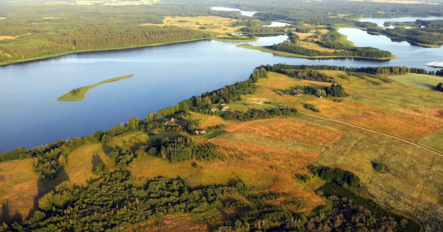 Озеро Сартай в окрестностях Зарасая (север Литвы) – фотографии Литвы