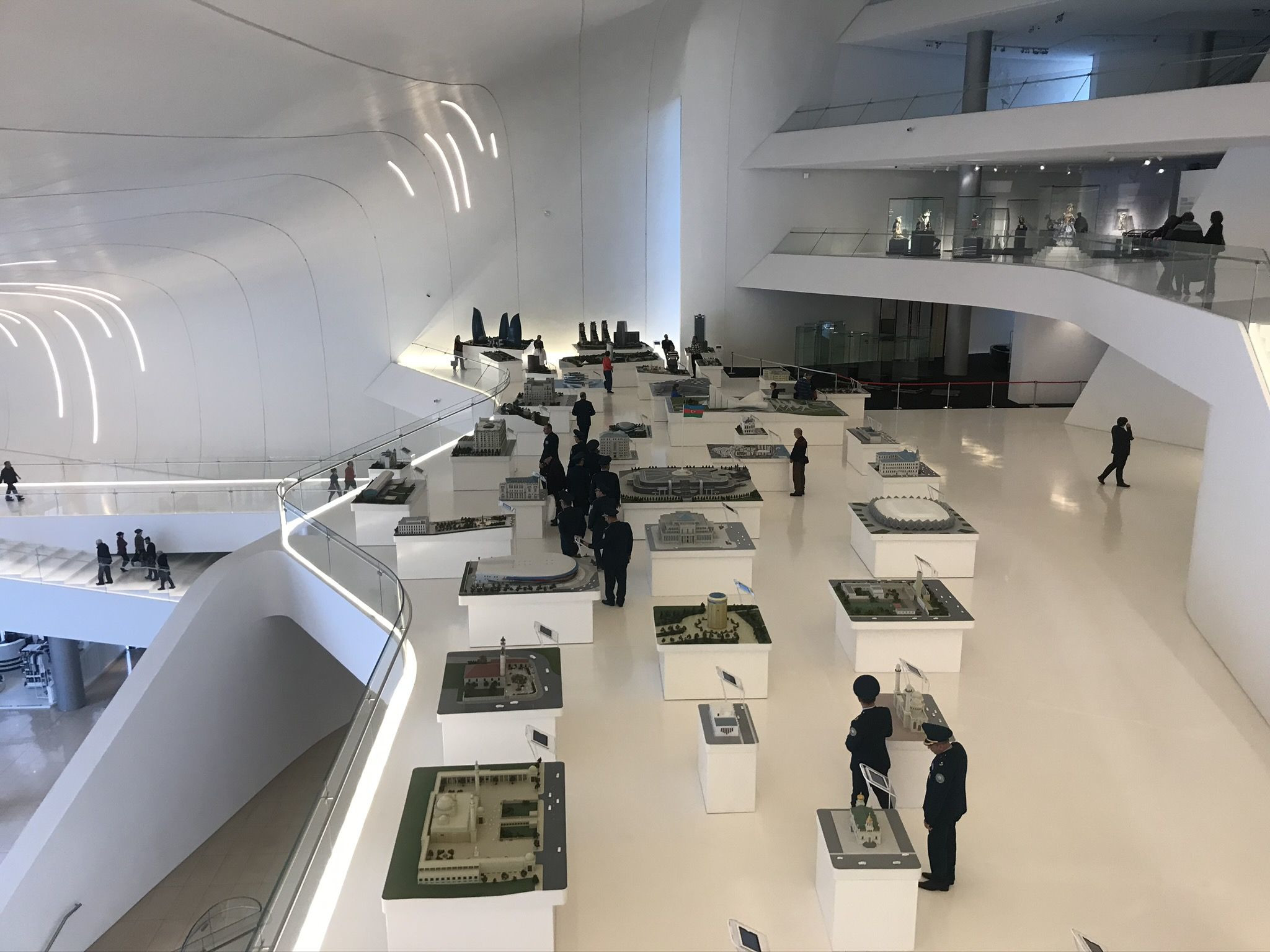 Прогулка по центру Гейдара Алиева – фотографии Азербайджана