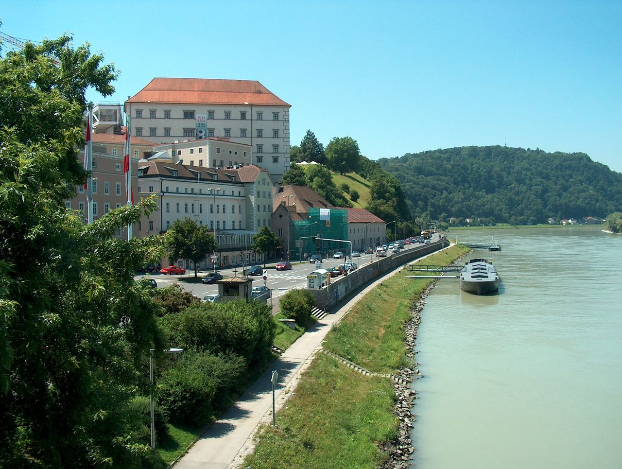 Замок Линца на берегу. Австрия – фотографии Австрии