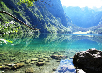 Летом в озере Кёнигзее (Königssee) разрешено купаться и ловить рыбу – фотографии Германии
