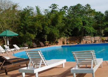 Место отдыха у бассейна. Пуэрто-Игуасу. Аргентина. – фотографии Аргентины