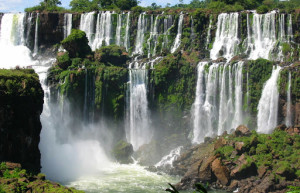Несколько водопадов. Пуэрто-Игуасу. Аргентина. – фотографии Аргентины
